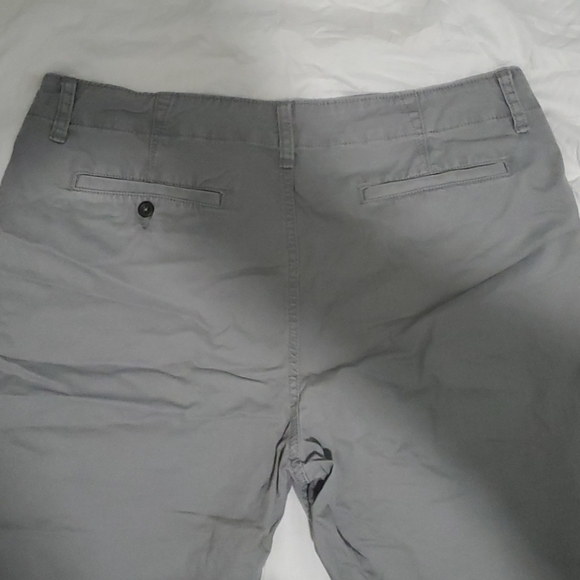 Gray shorts - Picture 3 of 3